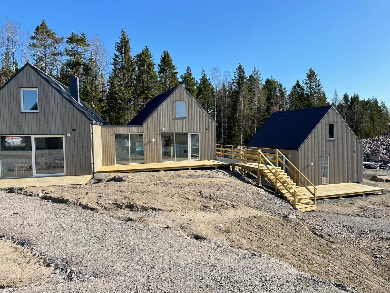20 Prefabricated Homes in the Stockholm Archipelago